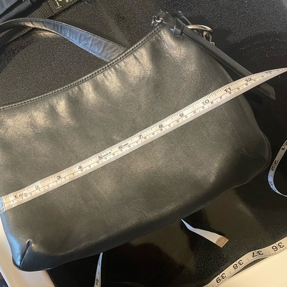 Coach, black leather handbag. - Picture 5 of 6